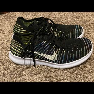 Nike Free Sz: 9